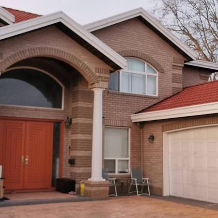 Private Suite With Separated Entrance Richmond Exterior photo
